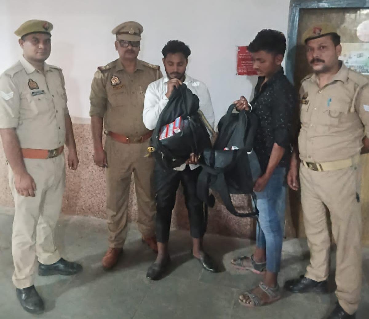 अबैध शराब की ट्रेनो में तस्करी करने वाले 2 तस्कर गिरफ्तार