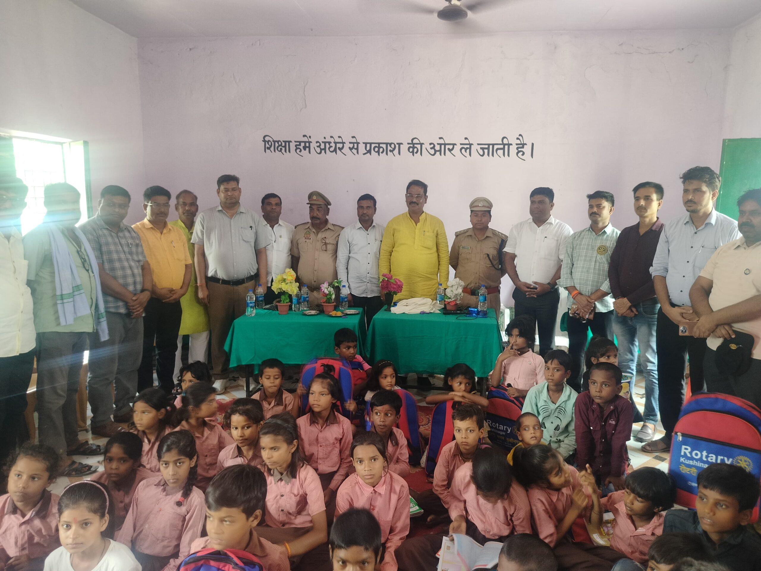 कुशीनगर :  वन महोत्सव 2025 के अंतर्गत ‘एक पेड़ माँ के नाम’ अभियान का आयोजन • विभिन्न प्रजातियों के 70 पौधे लगाए • बेसिक शिक्षा विभाग द्वारा उपलब्ध नि:शुल्क पुस्तक वितरित किया गया • रोटरी क्लब कुशीनगर द्वारा नव प्रवेशित कुल 26 बच्चों को स्कूल बैग प्रदान किए गए।