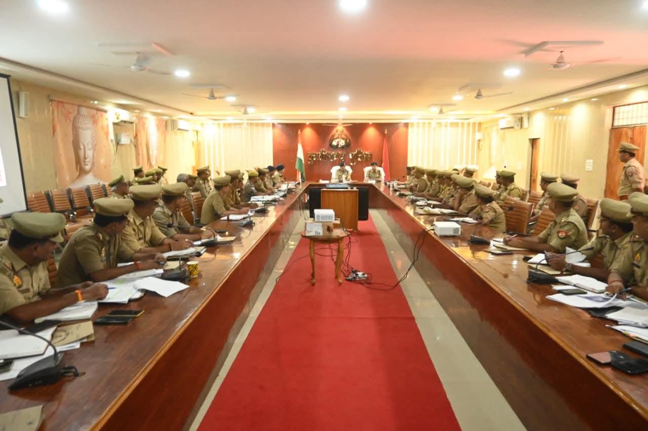 छठ पर्व पर सतर्क हुई कुशीनगर पुलिस : एडीजी गोरखपुर जोन ने की समीक्षा बैठक, दिए सख्त निर्देश