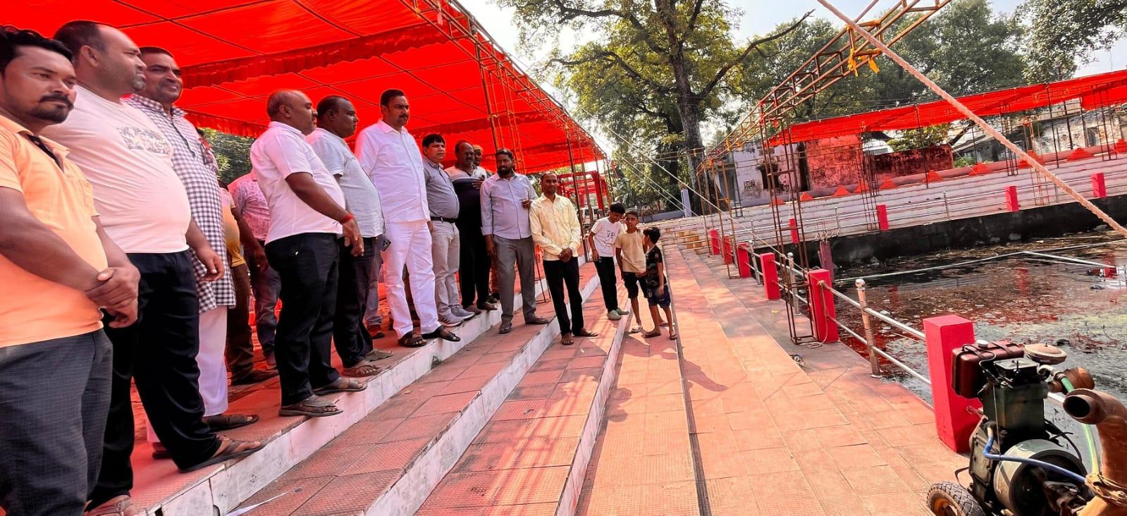 विधायक एवं एसडीएम ने जटाशंकर पोखरे का किया निरीक्षण