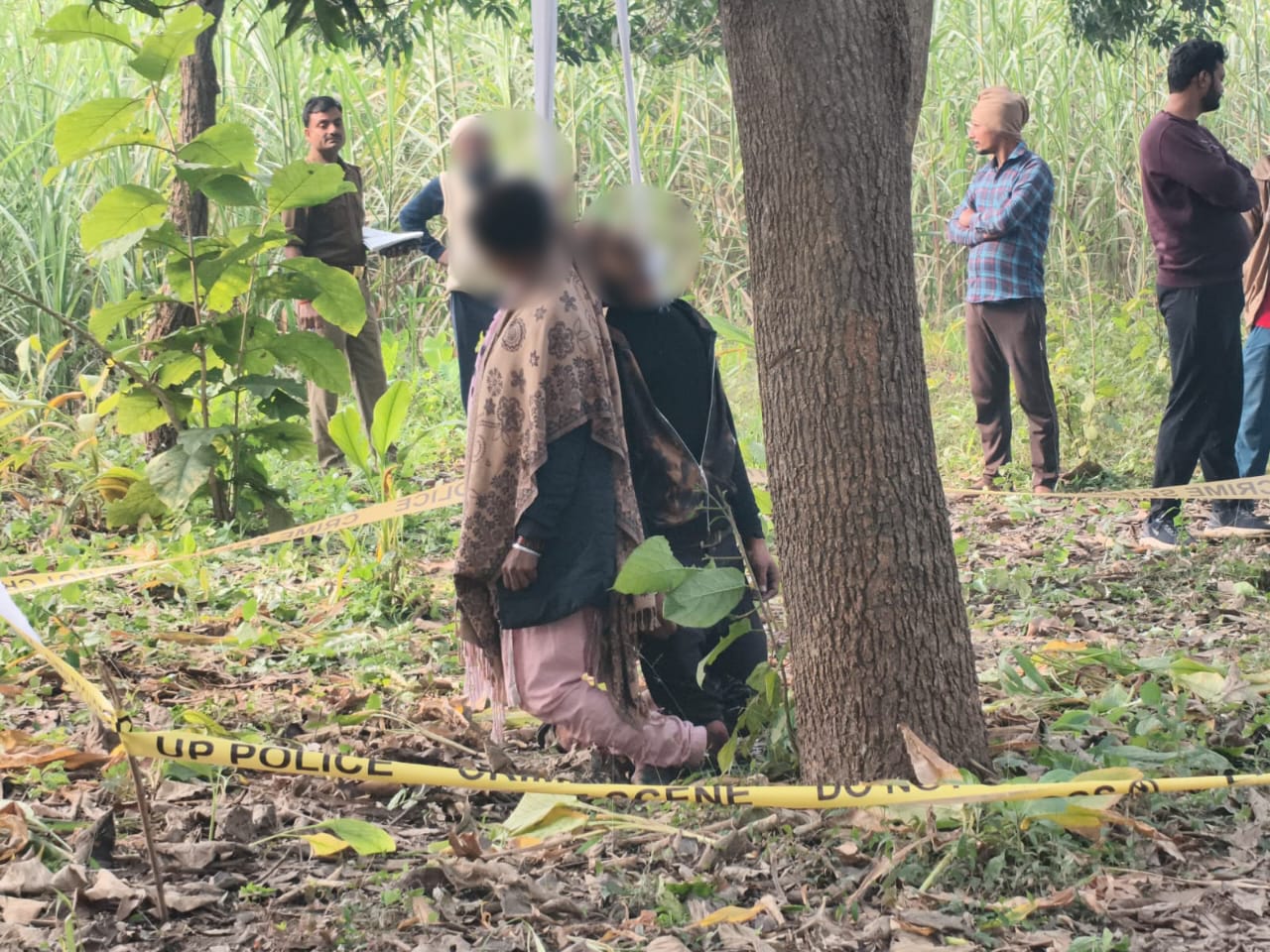 तुर्कपट्टी : संदिग्ध हालात में दंपति के शव पेड़ से लटकते मिले 