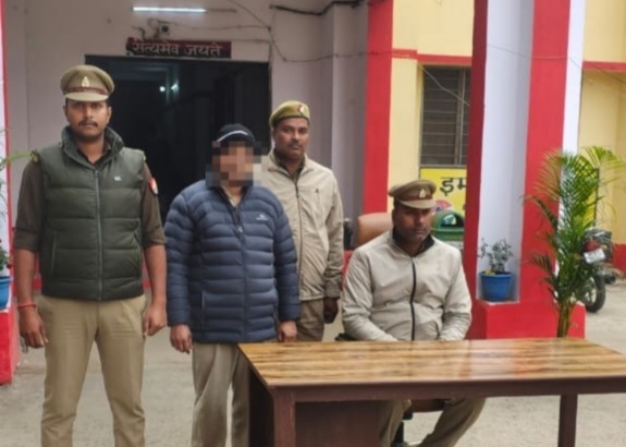 छह साल बाद कानून के शिकंजे में 25 हजार का इनामिया पशु तस्कर जावेद,पटहेरवा पुलिस की बड़ी कार्रवाई