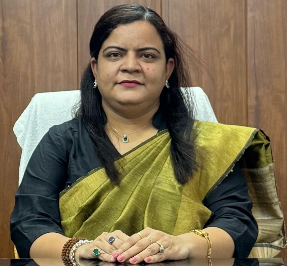 लापरवाही पर चला प्रशासनिक चाबुक, आरआई–लेखपाल को नोटिस से मचा हड़कंप