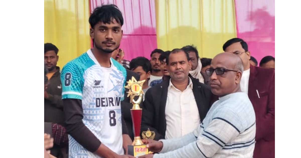 लक्ष्मीपुर देउरवा की टीम विजेता बन ट्राफी पर जमाया कब्जा