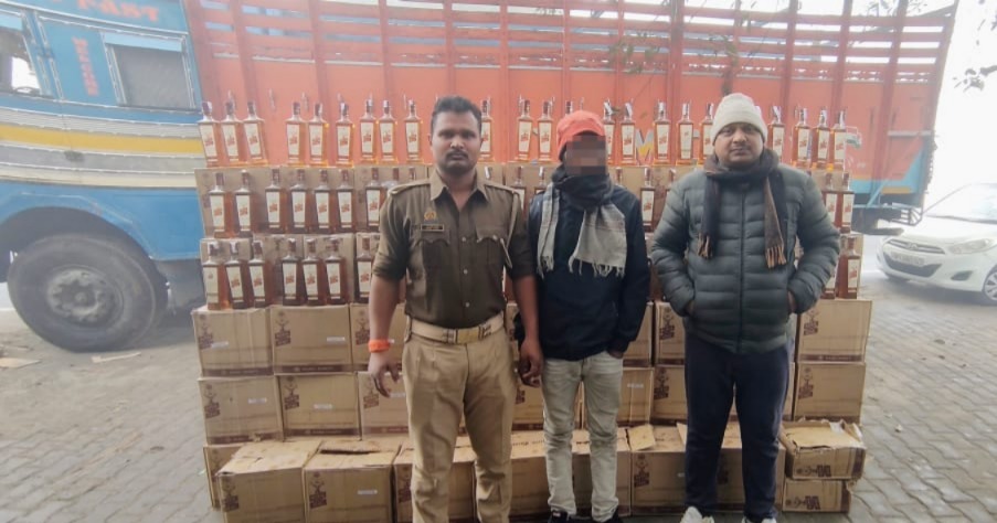 ट्रक की तहखाने में शराब का खेल! कुशीनगर में 23 लाख की हरियाणा निर्मित शराब की खेप पकड़ी गई हरियाणा से छिपाकर बिहार ले जाई जा रही थी 83 पेटी रॉयल स्टेग !