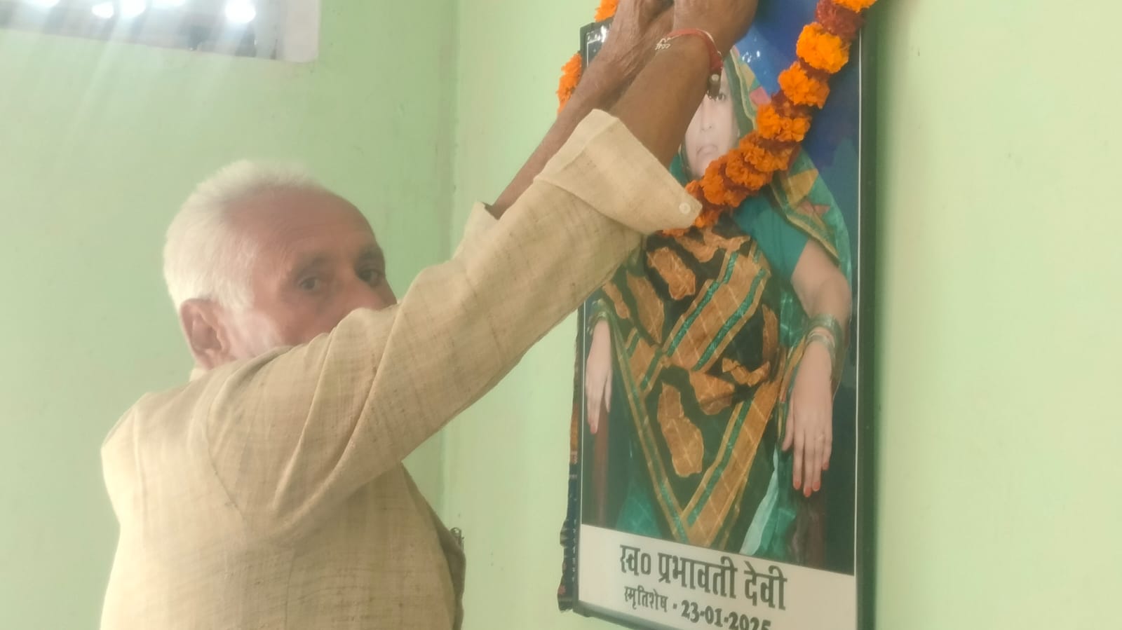 एक वर्ष बाद भी वही शून्य: जीवन संगिनी की पहली पुण्य तिथि पर मेरी मौन श्रद्धांजलि : रामअधार द्विवेदी