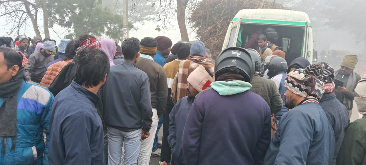 गन्ना लदी ट्रैक्टर ट्राला की चपेट में आने से वाईक सवार युवक की मौत