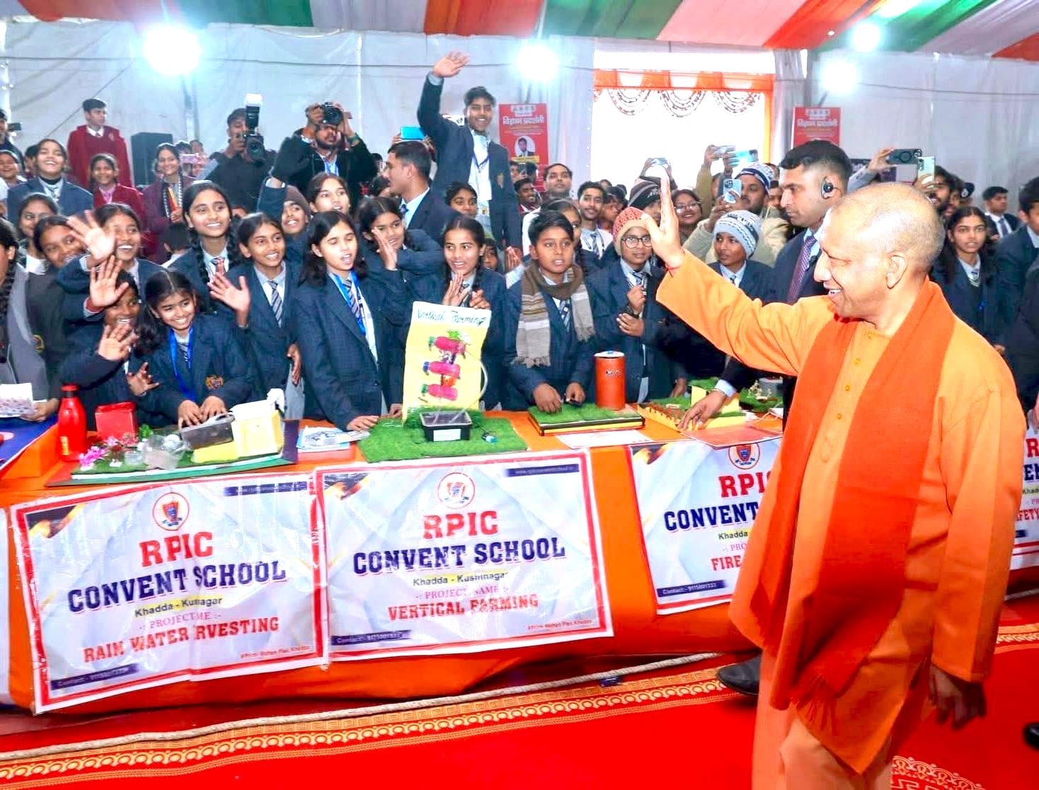 गोरखपुर महोत्सव में आरपीआईसी स्कूल का विज्ञान वर्ग में दबदबा