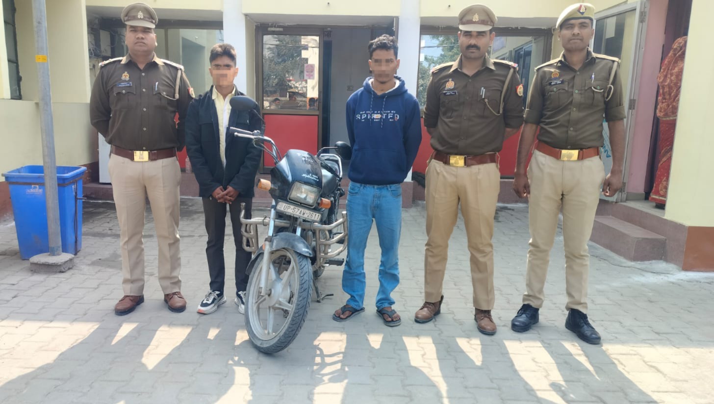 खड्डा: पुलिस ने चोरी की एक मोटरसाइकिल के साथ दो अभियुक्तों को किया गया गिरफ्तार, एक बाल अपचारी संरक्षण में