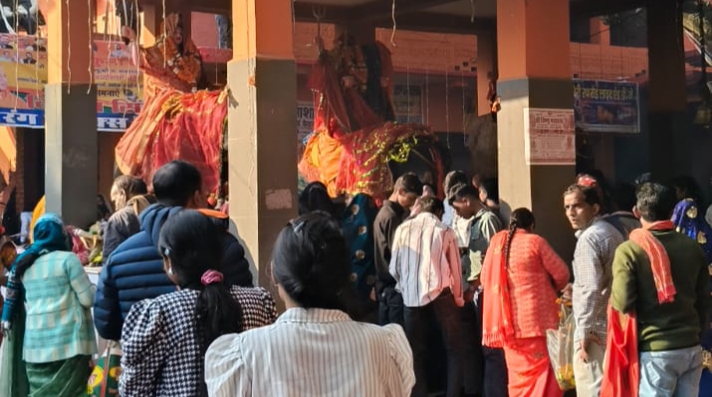 कुलकुला धाम के विष्णु महायज्ञ में आस्था को लेकर उमड़ रही श्रद्धालुओं की भारी भीड़