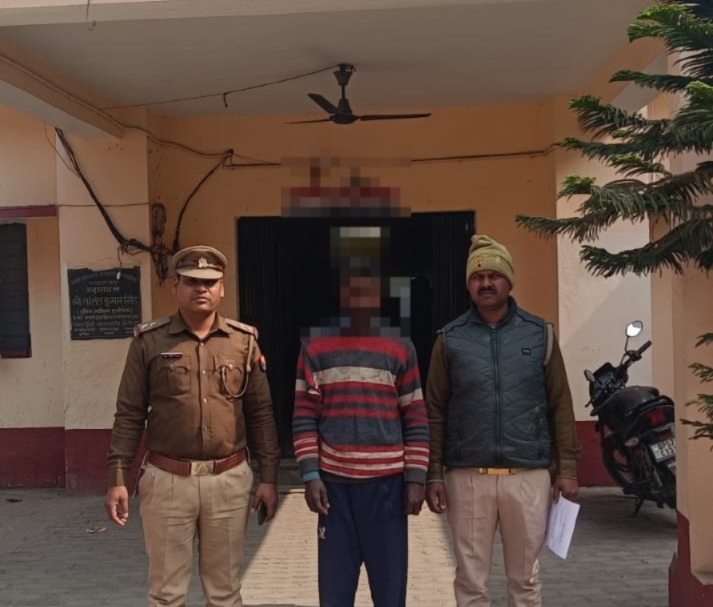 कसया : सात साल से फरार ₹25 हजार का इनामिया गैंगेस्टर अभियुक्त गिरफ्तार