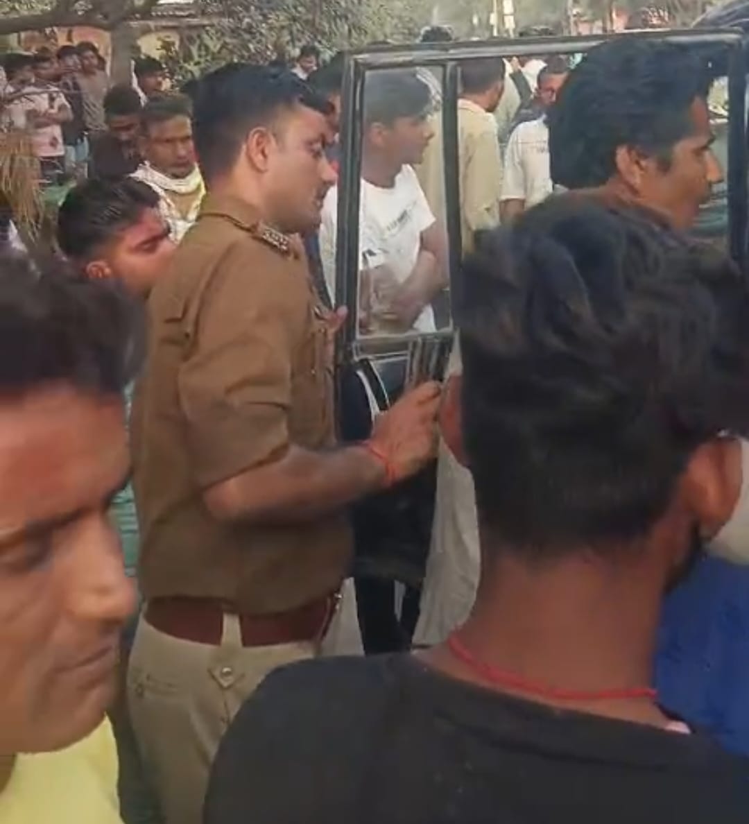 आर्टिका कार और बाइक की भिड़ंत में एक युवक की मौत, दुसरा साथी घायल