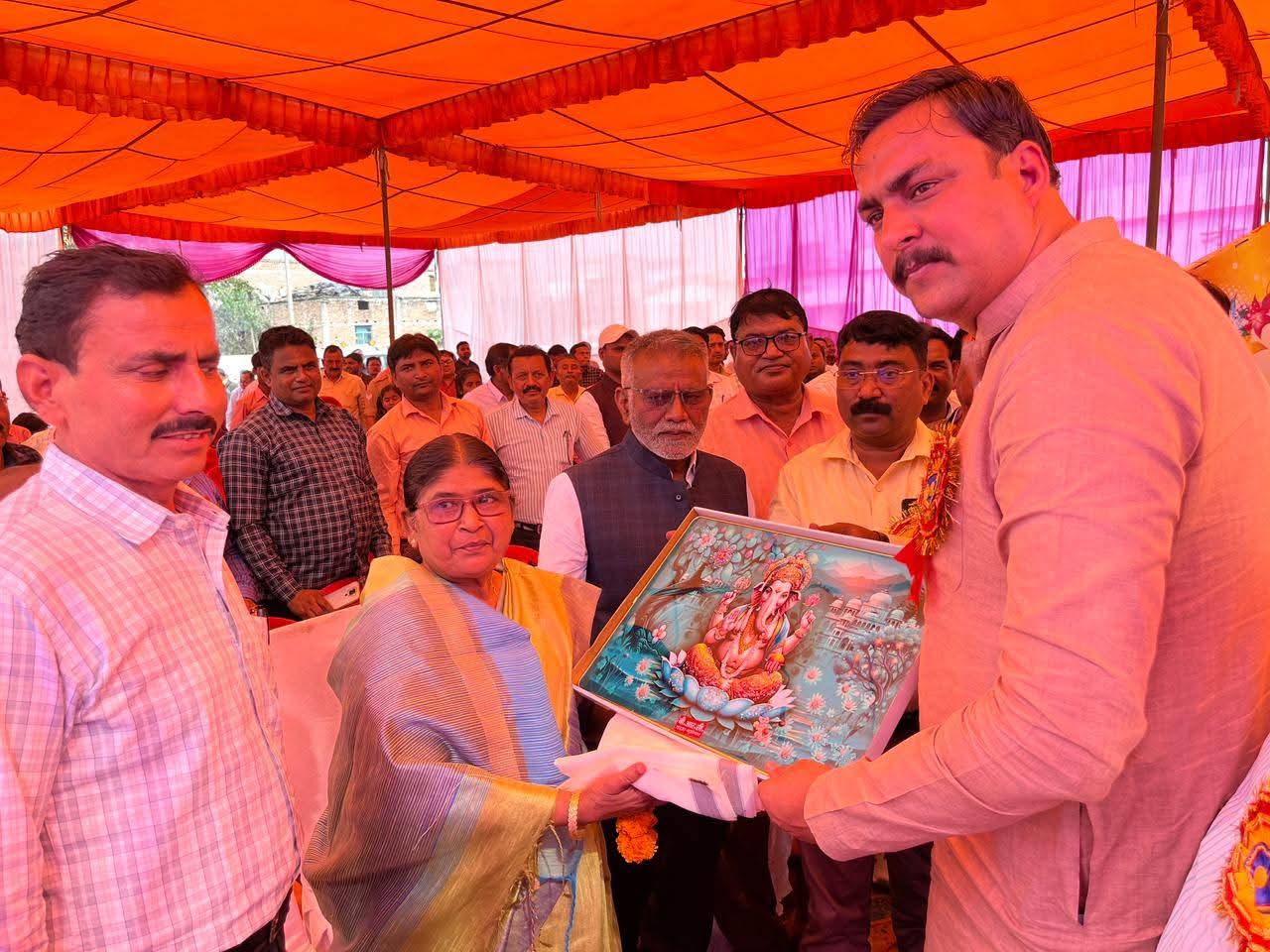 बीआरसी पर हुआ ब्लाक स्तरीय संगोष्ठी एवं उन्मुखीकरण कार्यशाला