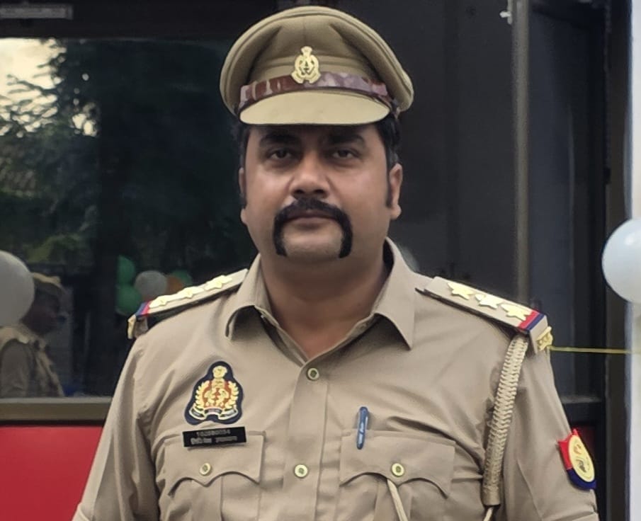 तमकुहीराज : “जनता से सीधी मुलाकात, अपराधियों पर सीधा प्रहार” — प्रभारी निरीक्षक गिरजेश उपाध्याय का एक्शन प्लान