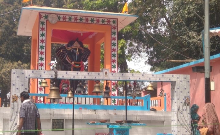 कलश स्थापना के साथ शतचंडी महायज्ञ का शुभारंभ, उमड़ रही क्षेत्रीय श्रद्धालुओं की भारी भीड़