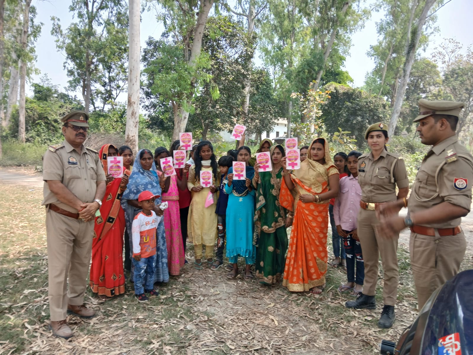 मिशन शक्ति 5.2 के तहत तरयासुजान पुलिस का जागरूकता अभियान घघवा जगदीश गांव में महिलाओं व ग्रामीणों को किया गया जागरूक