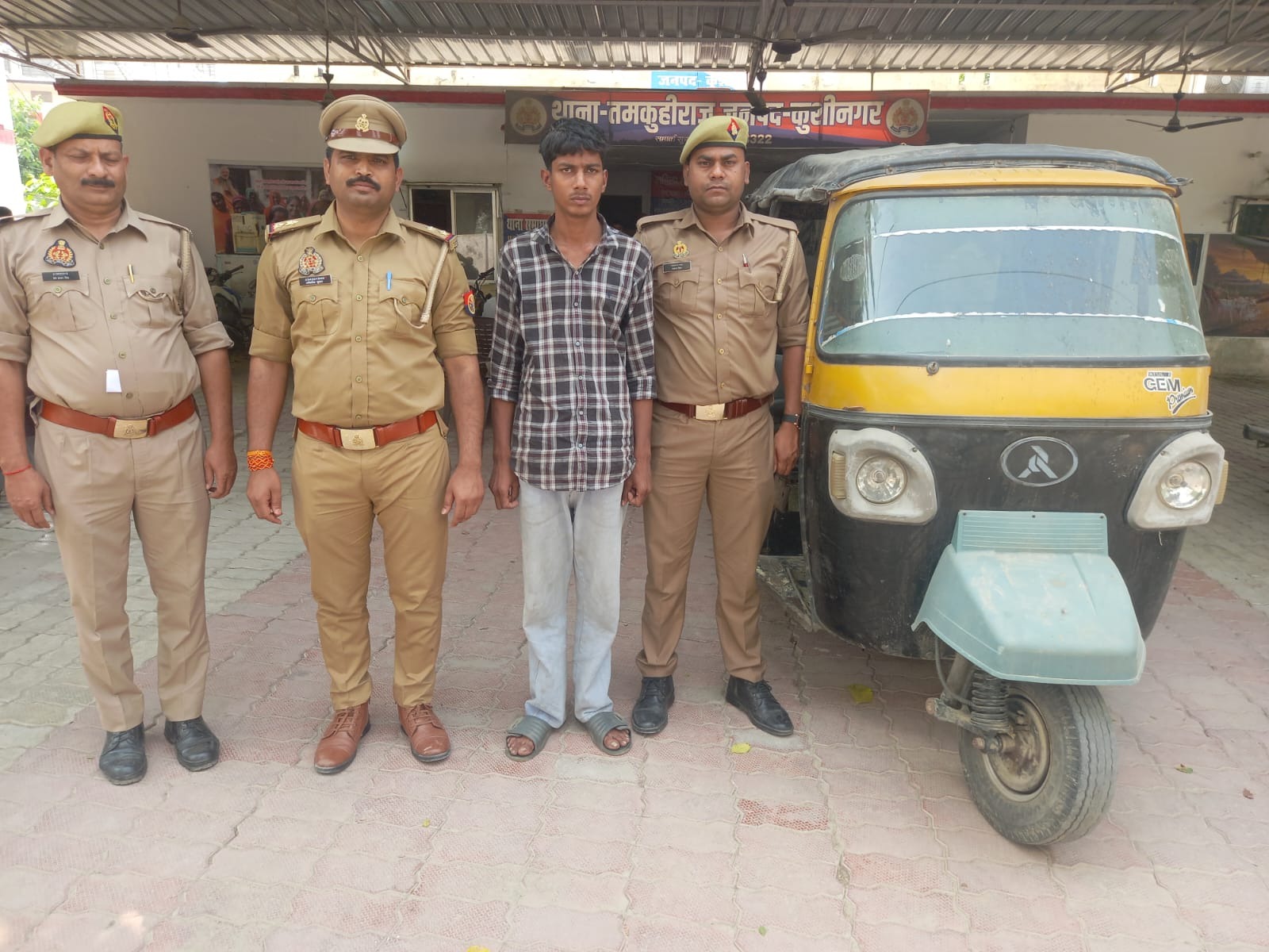 कसया से चोरी हुआ टेम्पो तमकुहीराज पुलिस ने किया बरामद, एक अभियुक्त गिरफ्तार