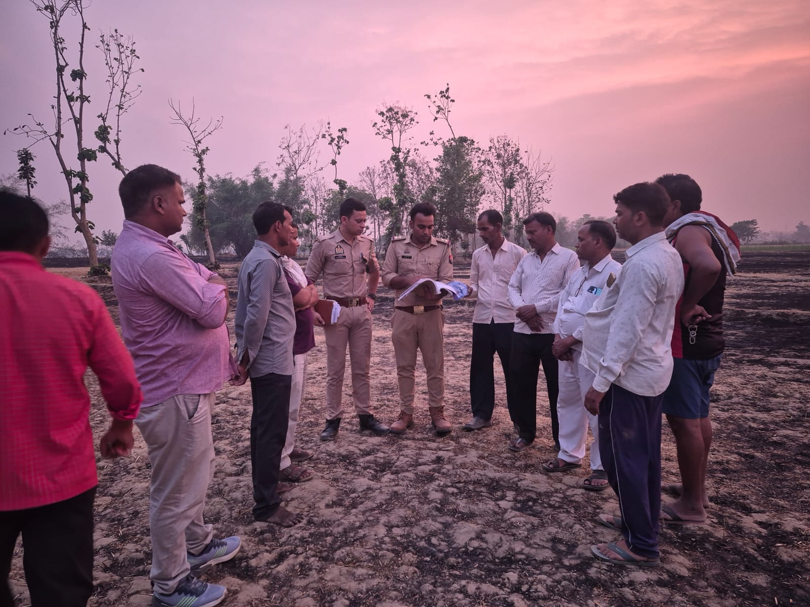 गेहूं की डंठल बुझाते वक्त भड़की आग बनी काल खेत में झुलसकर किसान की मौत