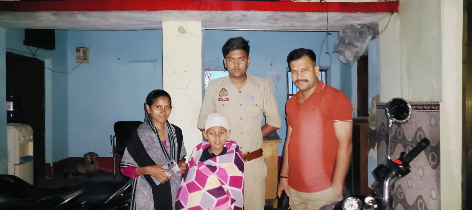 “मां की ममता बनी पुलिस की जिम्मेदारी: तमकुहीराज पुलिस ने बारिश में खोज निकाला गुमशुदा मासूम