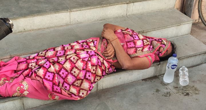 बहू ने उपनिबंधक को पत्र देकर ससूर द्वारा किसी अन्य को बैनामा करने पर रोक की मांग