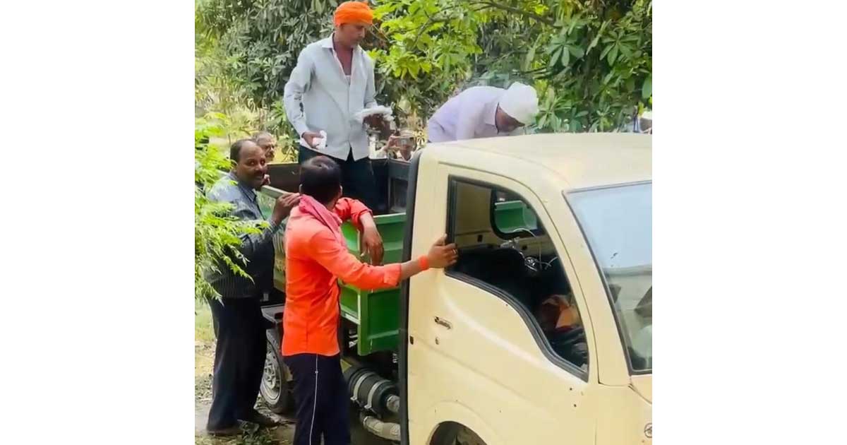 कचरा वाहन में पहुंचा लंच, जनगणना प्रशिक्षण में व्यवस्था पर उठे सवाल