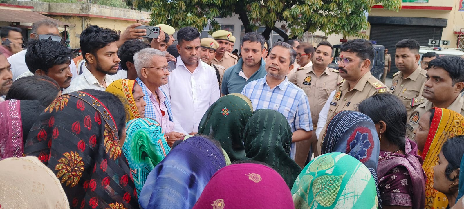 उपजिलाधिकारी के आश्वासन के बाद अंतिम संस्कार के लिए राजी हुए परिजन