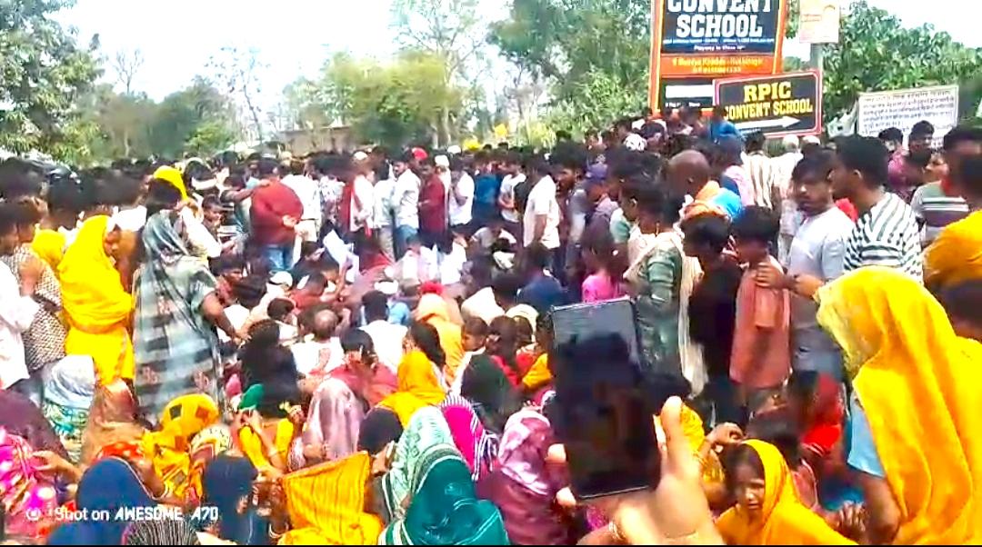 सड़क पर शव रखकर प्रदर्शन करने वाले लोगों के विरुद्ध पुलिस ने किया मुकदमा दर्ज