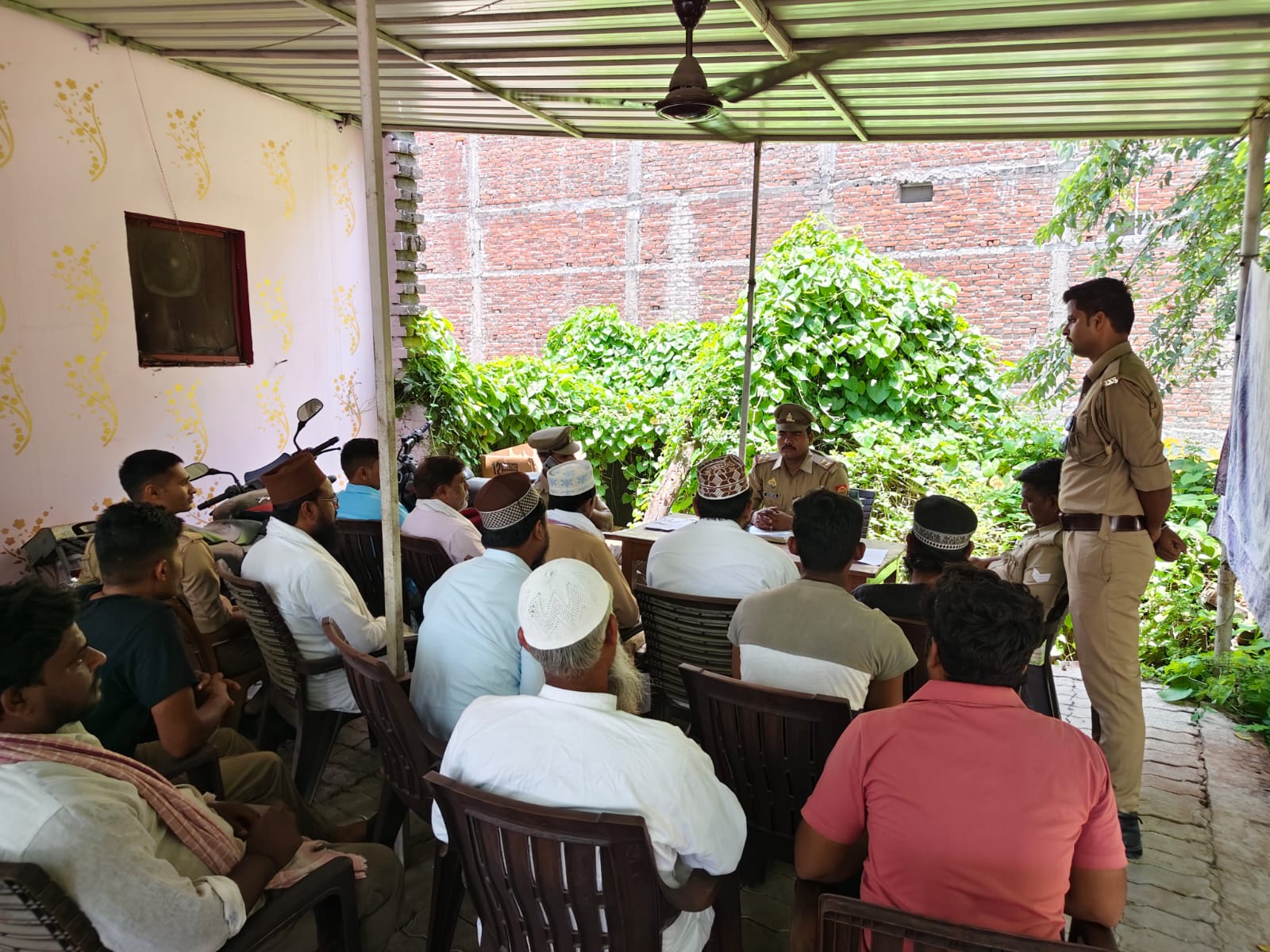 सेवरही : शासन के गाइड लाइन के अनुरूप मनाए त्यौहार :अनिल शर्मा (चौकी प्रभारी) पीस कमेटी के बैठक में सौहार्द और शांति का संदेश