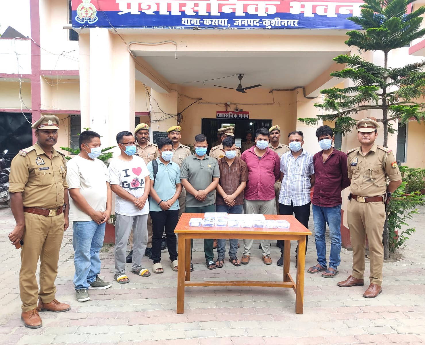 नेपालियों को नौकरी-शिक्षा का झांसा देकर बड़ी ठगी! कुशीनगर में अंतरराष्ट्रीय गिरोह का भंडाफोड़, 10 गिरफ्तार, 453 पीड़ितों को भेजा गया नेपाल