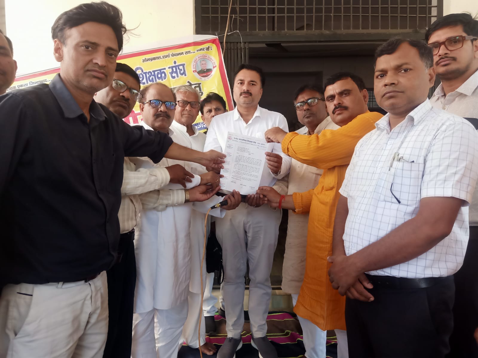 पुरानी पेंशन व अन्य मांगों के लिए गरजे शिक्षक