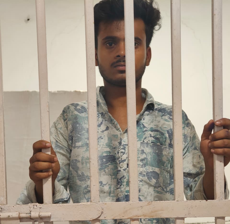 ट्रेनों का शातिर चोर जीआरपी के शिकंजे में, सात मुकदमों वाला बदमाश फिर पहुंचा सलाखों के पीछे