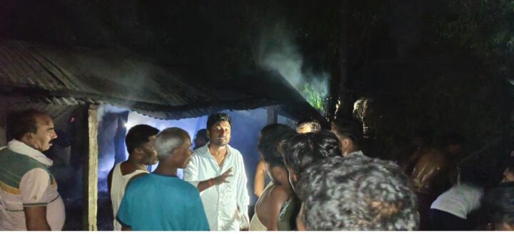 सारंग छपरा में आग का कहर, तीन मवेशियां झुलसीं