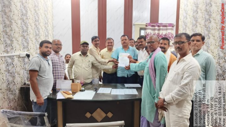ग्राम प्रधानों ने सौंपा ज्ञापन, आवास प्लस से पात्रों का नाम पोर्टल से गायब
