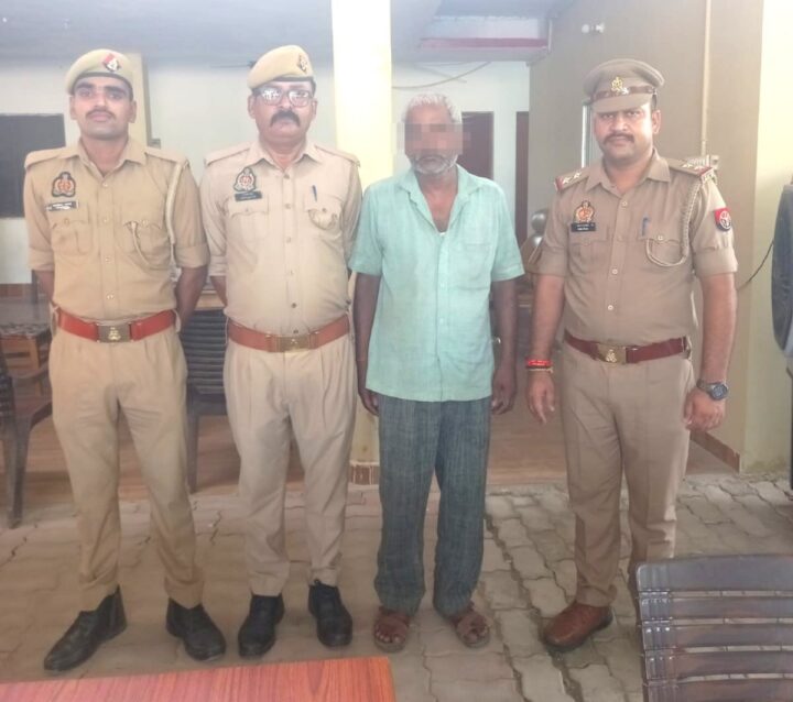 25 हजार का इनामी तस्कर दबोचा, तमकुहीराज-स्वाट टीम की सटीक घेराबंदी  एनडीपीएस केस का वांछित चढ़ा पुलिस के हत्थे