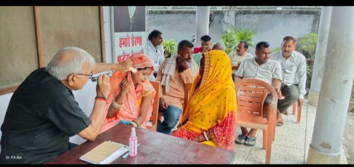 जनसेवा के साथ स्वास्थ्य सेवा: पूर्व विधायक डॉ. पी.के. राय ने सुनीं समस्याएं, मरीजों का किया निःशुल्क परीक्षण