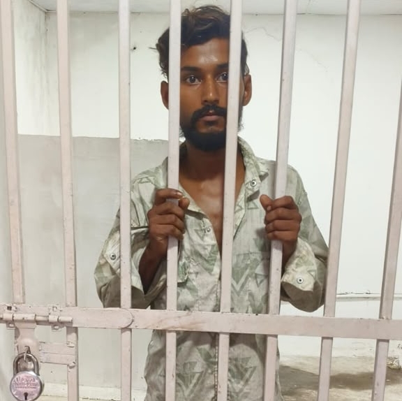जीआरपी गोरखपुर का ऑपरेशन ‘शिकंजा’ सफल, अंतरजनपदीय शातिर वाहन चोर व लुटेरा गिरफ्तार; चोरी की बाइक और नकदी बरामद