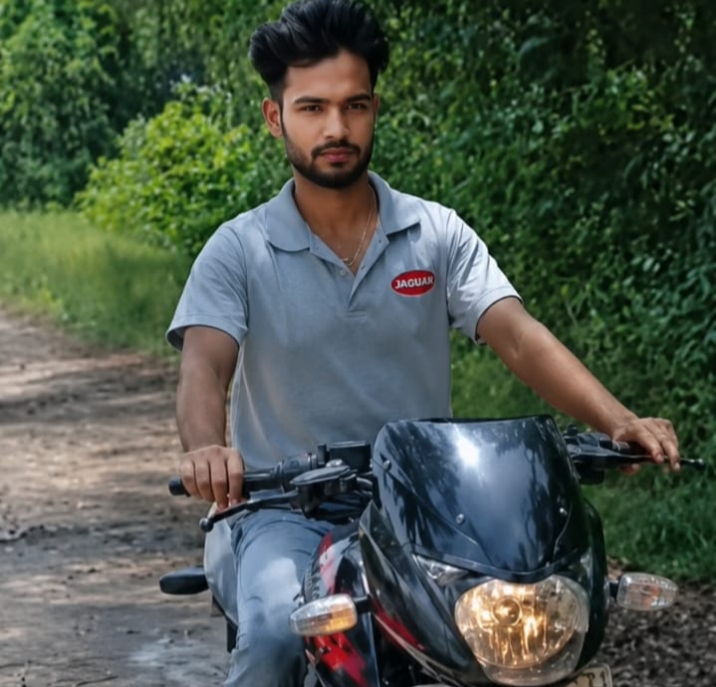 कुशीनगर: खेत के किनारे खड़ी पल्सर बाइक चुराकर भाग रहा था चोर, रील बना रही लड़की के कैमरे में कैद हुई पूरी वारदात