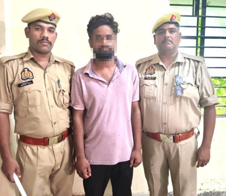 जिला बदर के बाद भी कुशीनगर में घूम रहा था वांछित अभियुक्त, कप्तानगंज पुलिस ने दबोचकर भेजा जेल