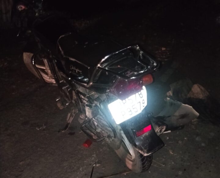 ओवरब्रिज के कट पर तेज रफ्तार कार ने बाइक सवार को मारी टक्कर, पुलिस ने पहुंचाया अस्पताल