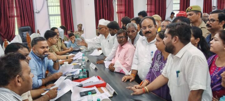 जिलाधिकारी ने सम्पूर्ण समाधान दिवस में सुनीं जनसमस्याएं, अधिकारियों को समयबद्ध एवं गुणवत्तापूर्ण निस्तारण के दिए निर्देश