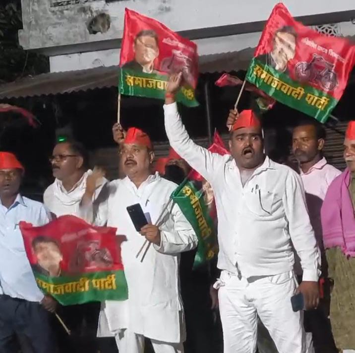 अखिलेश यादव की गिरफ्तारी पर प्रदर्शन