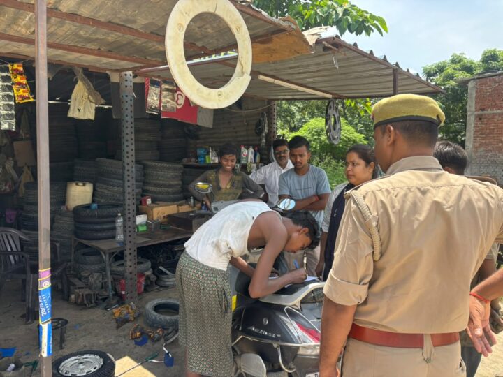 हाटा में चला बाल श्रम प्रतिषेध हेतु जागरूकता व चिन्हांकन अभियान