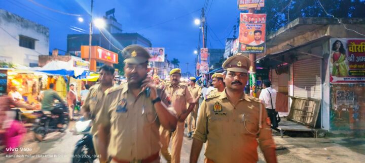 हाटा में पुलिस का पैदल मार्च, सुरक्षा व्यवस्था परखी