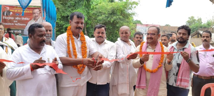जनसेवक पवन दूबे द्वारा पनियहवा में निःशुल्क हेल्थ कैंप का आयोजन