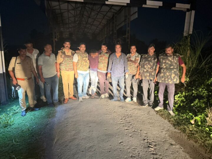 इलाज के बहाने पुलिस की पिस्टल छीनी, फिर पुलिस पर तानी! 50 हजार का इनामी आशु मुठभेड़ में घायल बहादुरपुर चौकी के सिपाही को ट्रक से कुचलने के मामले में था वांछित, झड़वा अंडरपास के पास हुआ मुठभेड़