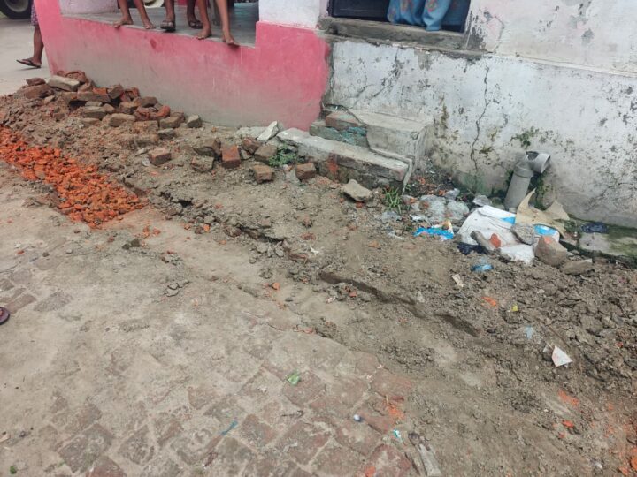 रास्ते में निर्माण कार्य को लेकर दो पक्षों में मारपीट