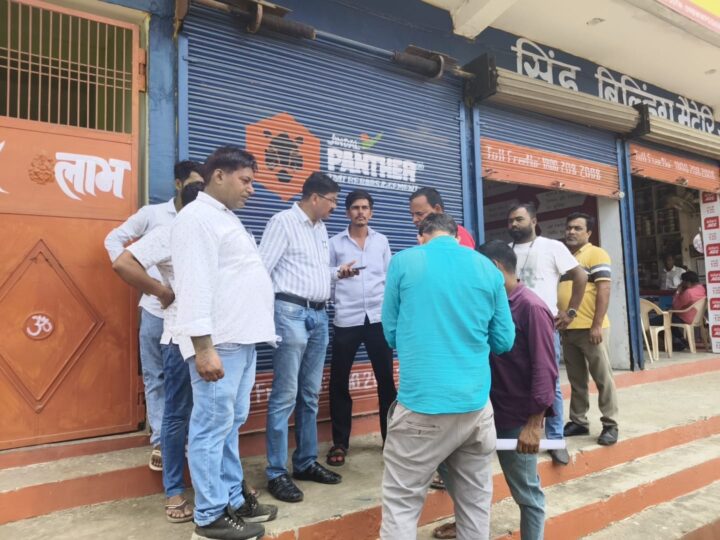 हाटा विद्युत खंड में चला विशेष चेकिंग अभियान, 24 कनेक्शन काटे, 3 पर मुकदमा दर्ज