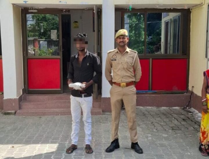 खड्डा : पुलिस ने अवैध गांजा के साथ एक अभियुक्त को किया गिरफ्तार