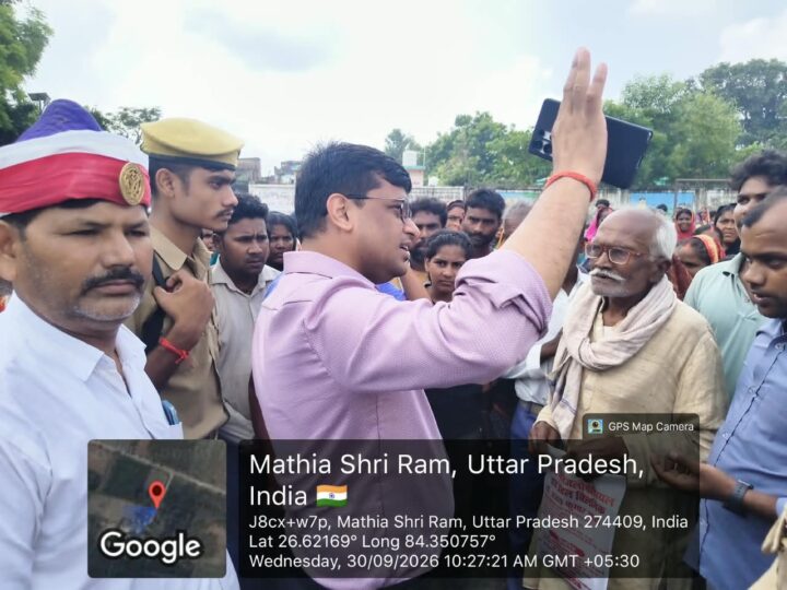 बाढ़ में डूबे घर, आंखों में बेबसी… अपनों की तरह दर्द बांट रहे एसडीएम कुणाल गौरव