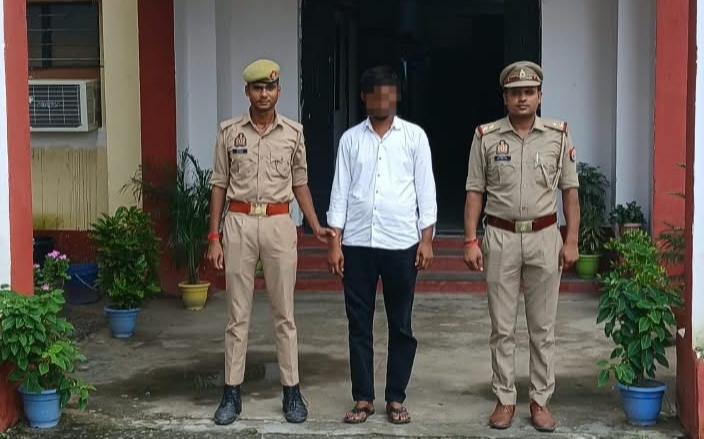 पटहेरवा पुलिस की गिरफ्त में तालिम, कसया फ्लाईओवर के नीचे घेराबंदी कर हुई गिरफ्तारी,एक साल से था वांछित!